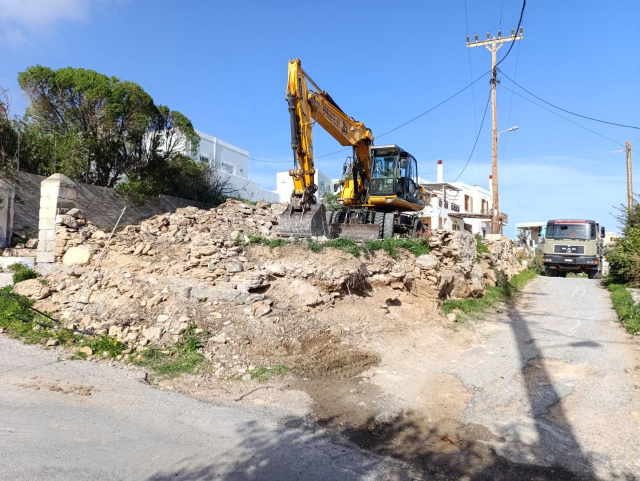Excavation work at the Navium Suites site in Azolimnos, Syros, Spring 2026.